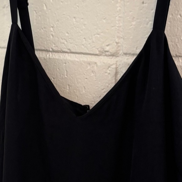 Vince Vneck Spaghetti Strap Blk Play Romper - Picture 6 of 9